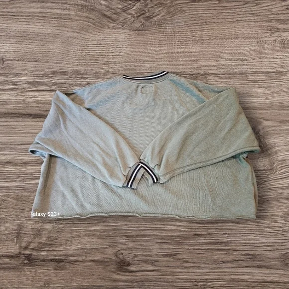 American Eagle Cropped Sweater - Picture 6 of 6